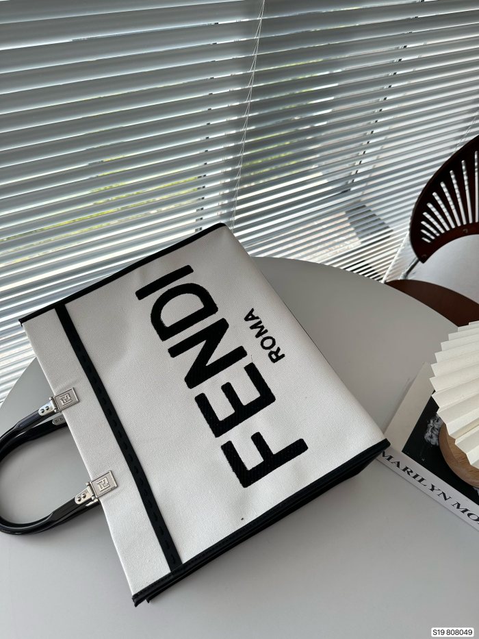 フェンディバッグコピー 定番人気2023新品 FENDI レディース ハンドバッグ