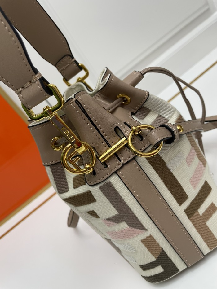 フェンディバッグコピー 大人気2023新品 FENDI レディース バケツバッグ