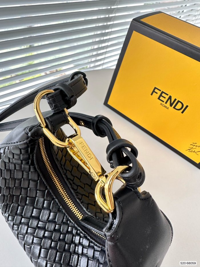 フェンディバッグコピー 2023新品注目度NO.1 FENDI レディース ショルダーバッグ