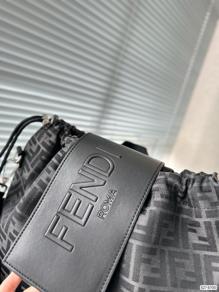 フェンディバッグコピー 大人気2023新品 FENDI レディース バックパック