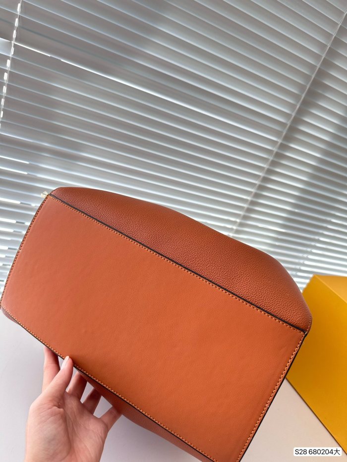 フェンディバッグコピー 定番人気2023新品 FENDI レディース トートバッグ