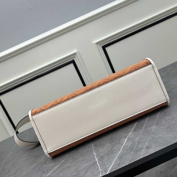 フェンディバッグコピー 2023新品注目度NO.1 FENDI レディース ハンドバッグ