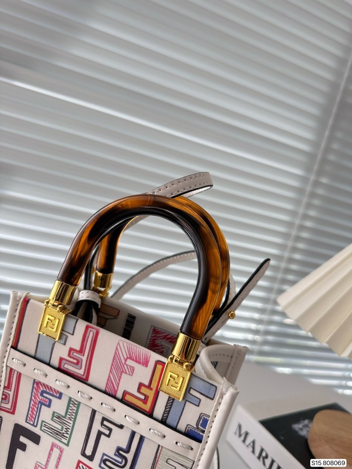 フェンディバッグコピー 定番人気2023新品 FENDI レディース 携帯 電話 バッグ