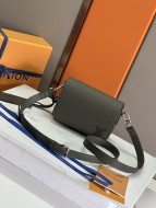 高品質  2024 ルイヴィトン 新作ショルダーバッグスーパーコピー