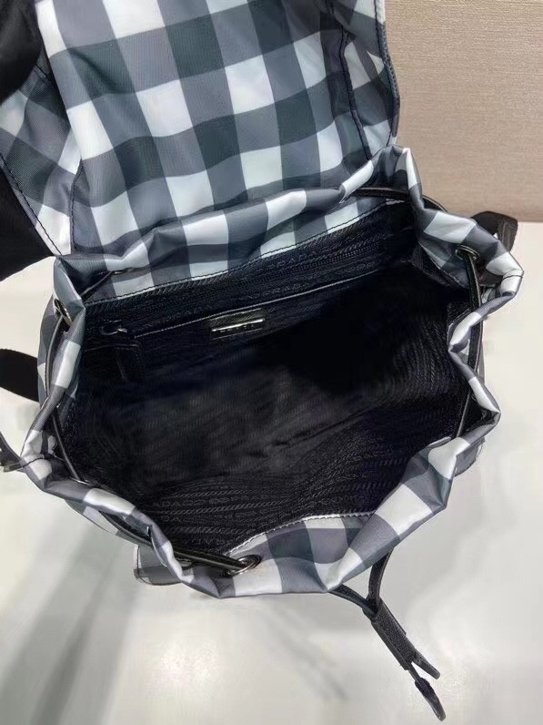 入手困難品！ 2024 プラダ 新作バックパックスーパーコピー