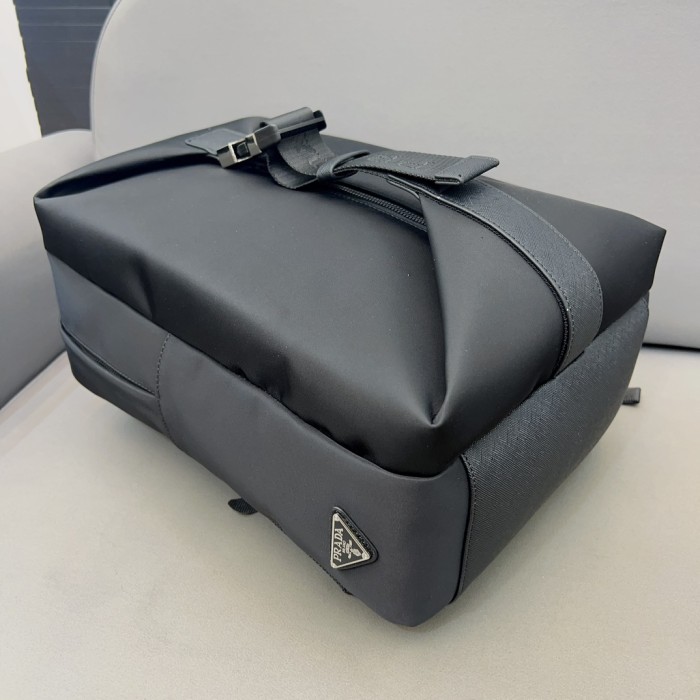 日本未入荷  2024 プラダ 新作バックパック偽物