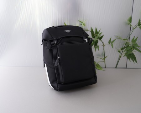 日本未入荷  2024 プラダ 新作バックパックコピー