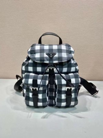 入手困難品！ 2024 プラダ 新作バックパックスーパーコピー