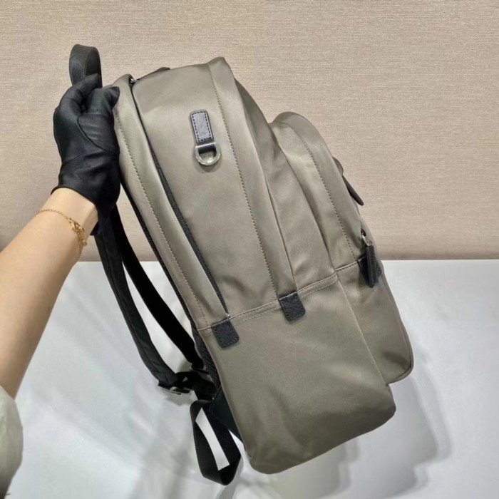 世界中で大人気♪ 2024 プラダ 新作バックパックコピー