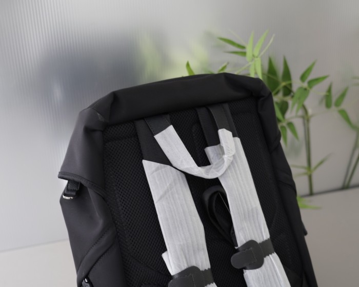 日本未入荷  2024 プラダ 新作バックパックコピー