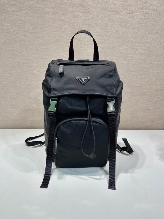 日本未入荷  2024 プラダ 新作バックパックコピー