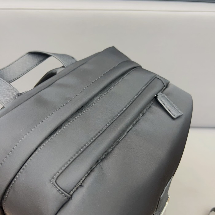 日本未入荷  2024 プラダ 新作バックパック偽物