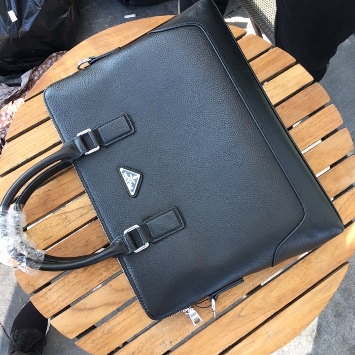完売前に！ 2024 プラダ 新作ブリーフケースコピー