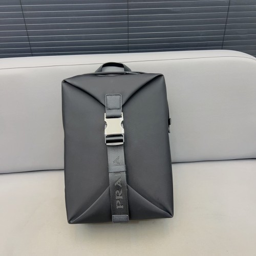 日本未入荷  2024 プラダ 新作バックパック偽物