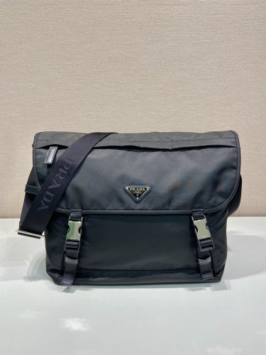 即発送！ 2024 プラダ 新作ショルダーバッグスーパーコピー