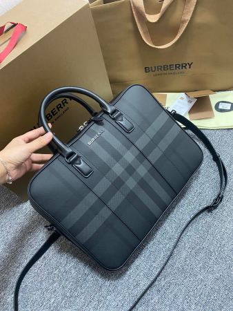 入手困難品！2024 バーバリー 新作ブリーフケース偽物