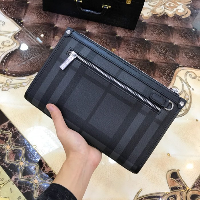 入手困難品！ 2024 バーバリー 新作クラッチバッグコピー