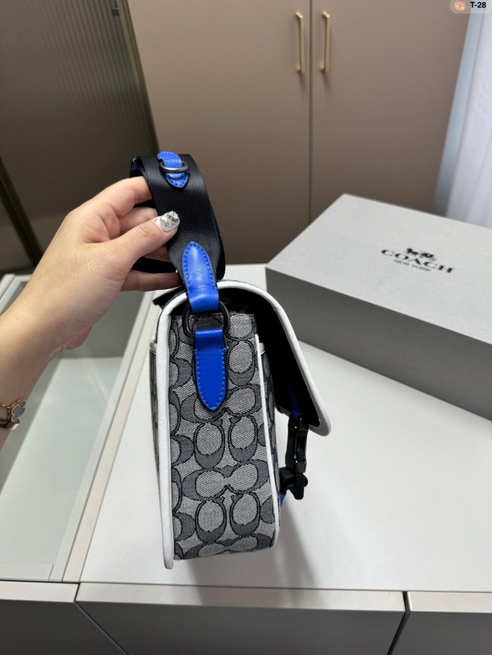 絶対欲しい！2024 コーチ 新作ショルダーバッグコピー
