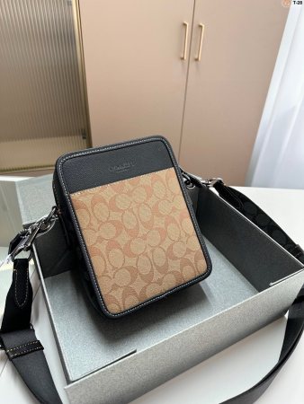 ★日本!!人気！ 2024 コーチ 新作携帯電話バッグ偽物