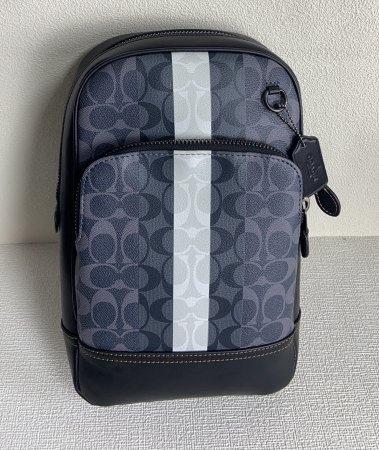 入手困難品！ 2024 コーチ 新作ボディバッグ偽物