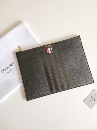 超希少！ 2024 トム·ブラウン 新作クラッチバッグ偽物