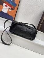 世界中で大人気♪  2024 ボッテガヴェネタ 新作 ショルダーバッグ コピー BV3031