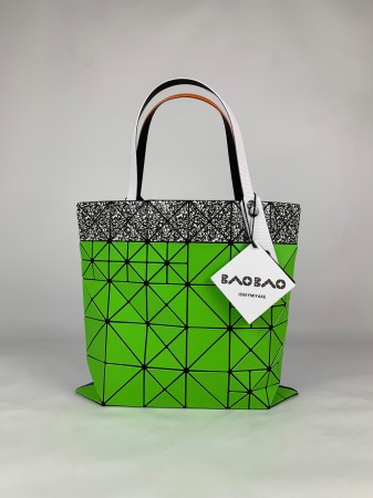 目を惹くカラー 2024 イッセイミヤケ 新作 トートバッグ コピー