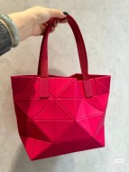 超希少！2024 イッセイミヤケ 新作 トートバッグ 偽物