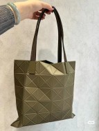 累積売上総額第１位！2024 イッセイミヤケ 新作 トートバッグ 偽物