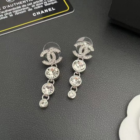 【限定カラー】シャネル ピアス 偽物