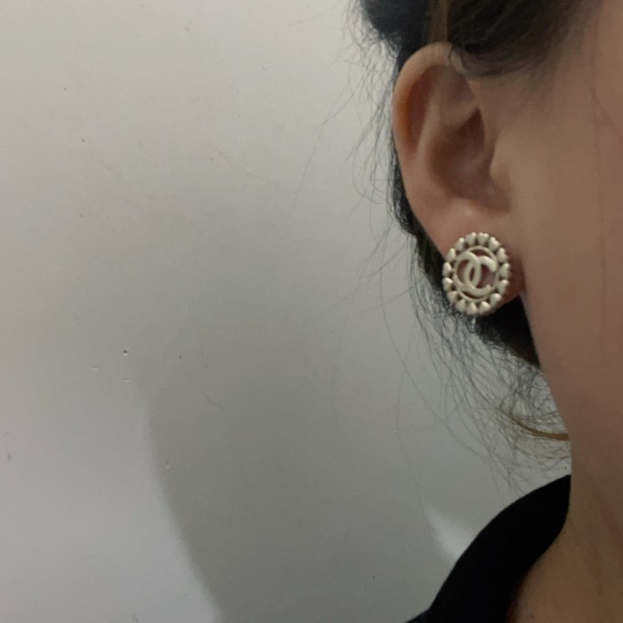 日本未入荷 シャネル ピアス 偽物