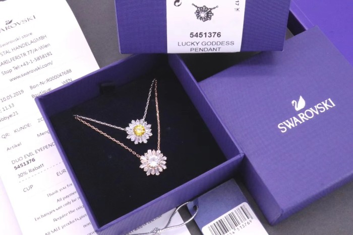 使い勝手良 スワロフスキー ネックレス 偽物