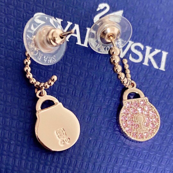 《人気★》スワロフスキー ピアス 偽物
