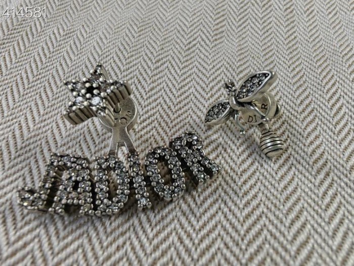 送料込 ディオール ピアス 偽物
