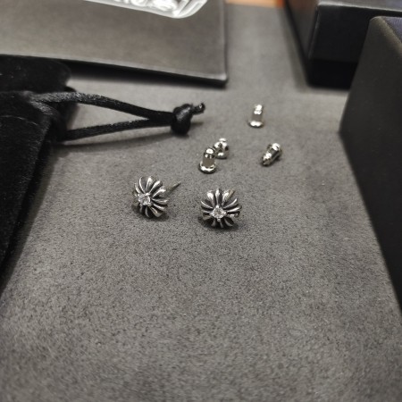 日本未入荷 クロムハーツ ピアス 偽物