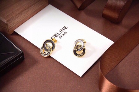 争奪戦 セリーヌ ピアス コピー