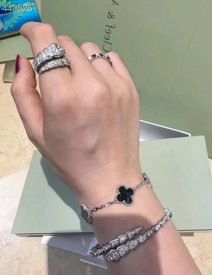 使い勝手良 ヴァンクリーフ ブレスレット コピー