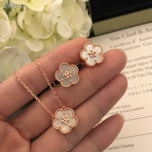 超希少！ヴァンクリーフ ピアス 偽物