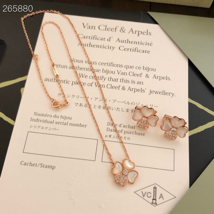人気急上昇 ヴァンクリーフ ピアス スーパーコピー