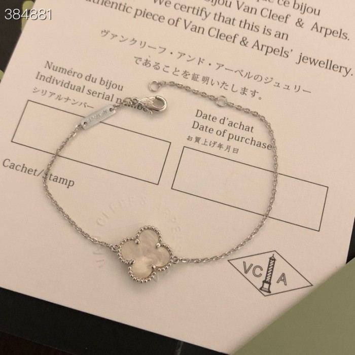 注目度抜群！ヴァンクリーフ ブレスレット スーパーコピー 4色