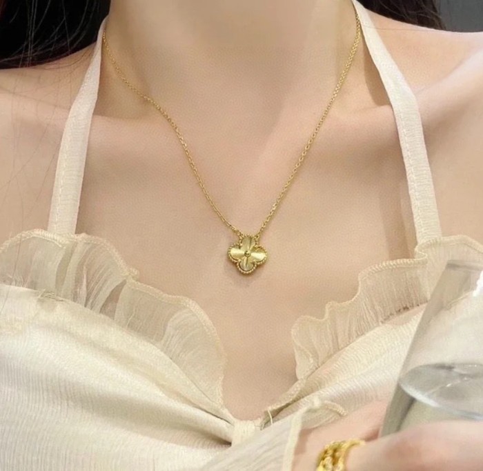 ☆超人気☆ ヴァンクリーフ ネックレス 偽物 3色