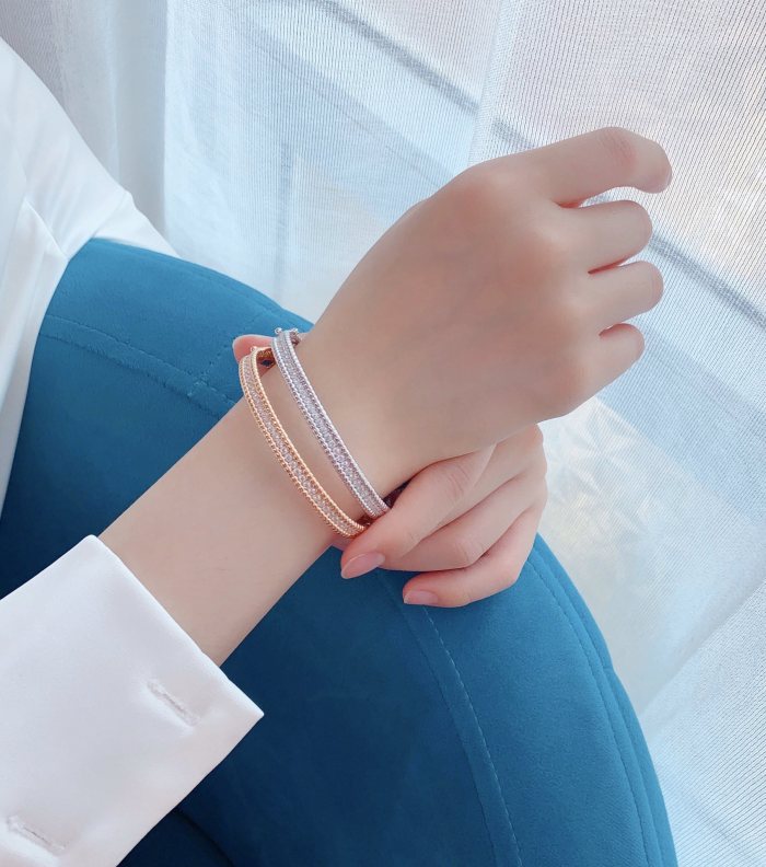 入手困難品！ヴァンクリーフ ブレスレット スーパーコピー 3色