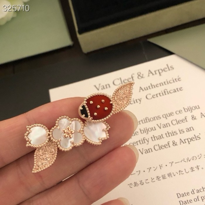 完売必至 ヴァンクリーフ ブローチ 偽物