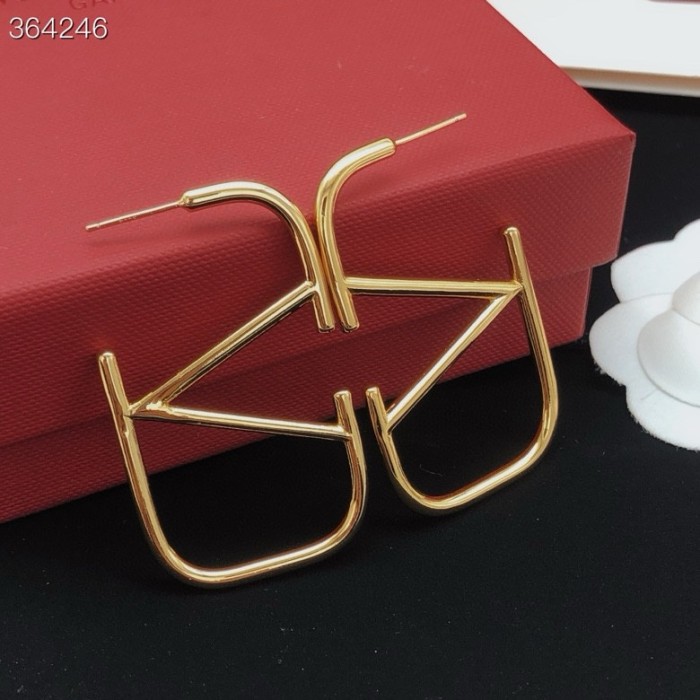 新色登場☆ ヴァレンティノ ピアス コピー