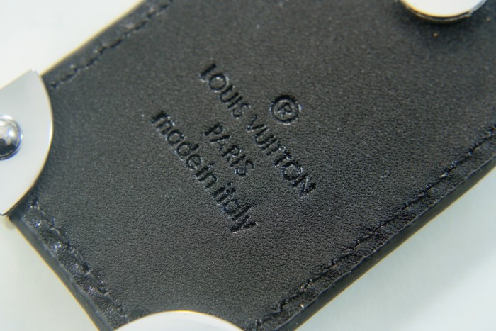 注目度抜群！ルイヴィトン キーホルダー 偽物 M64180
