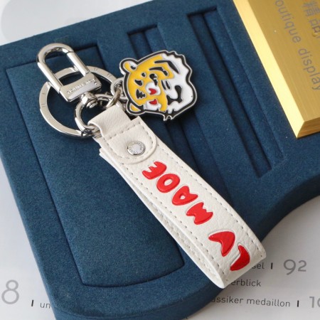 日本未入荷 ルイヴィトン キーホルダー 偽物