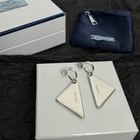 送料込 プラダ ピアス コピー