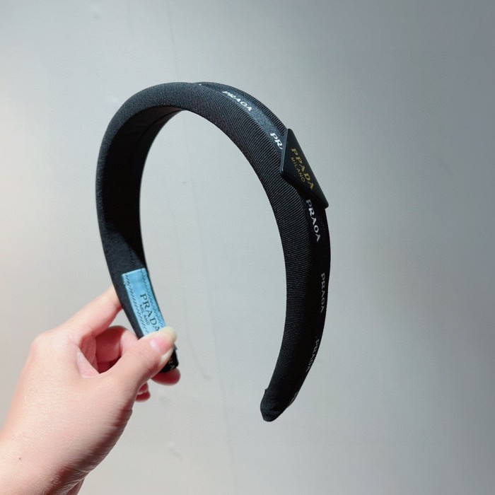 入手困難品！プラダ ヘアバンド コピー