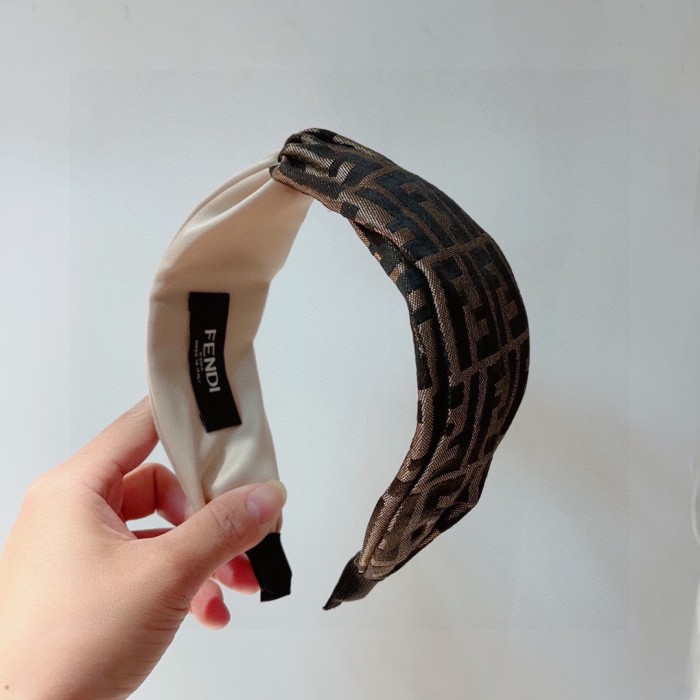 目を惹くカラー フェンディ ヘアバンド コピー