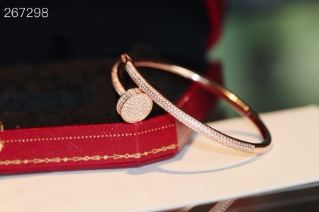 肌触り最高な カルティエ ブレスレット 18k スーパーコピー